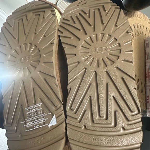 Ugg Tan Suede Boots NWOT size 10 - Picture 5 of 8